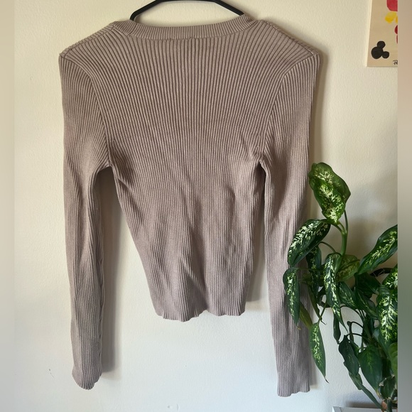 Abercrombie Cropped Sweater - Picture 2 of 3